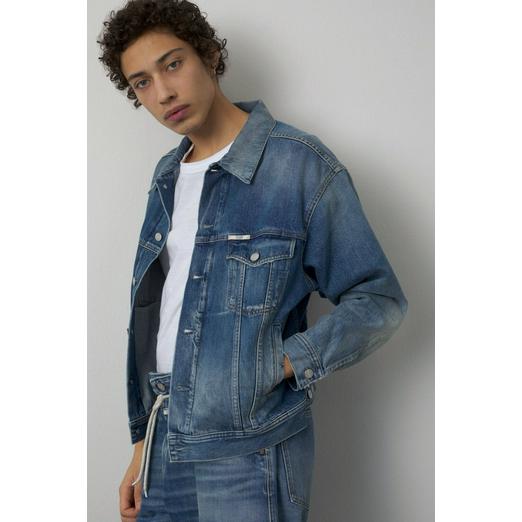 Overview image: Closed jeans jacket